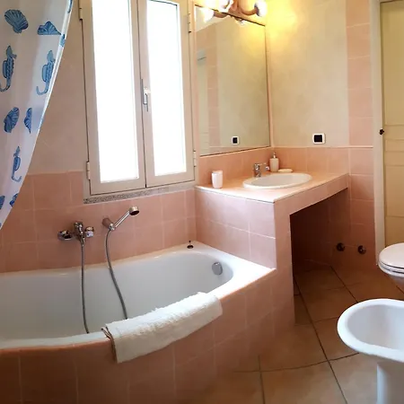 Guest house Derosas House