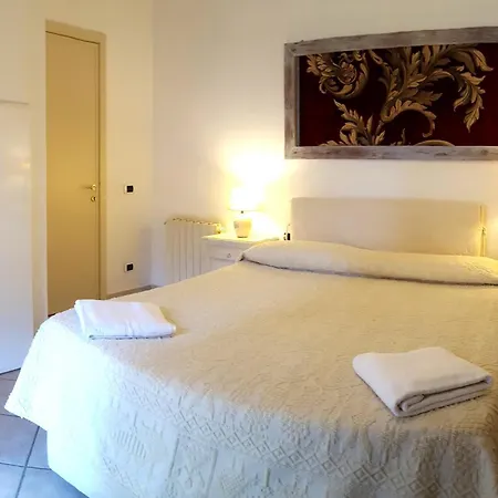 Derosas House 3* גולפו אראנצ'י