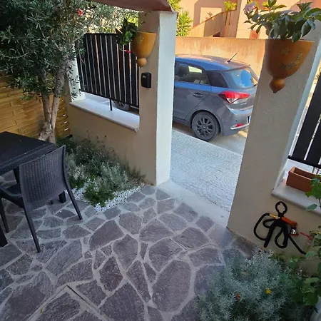 בית הארחה Derosas House 3*