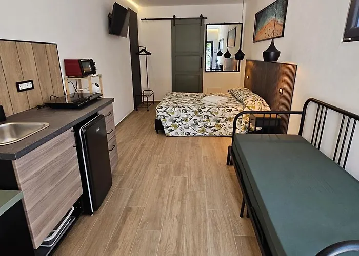 Derosas House 招待所 3*